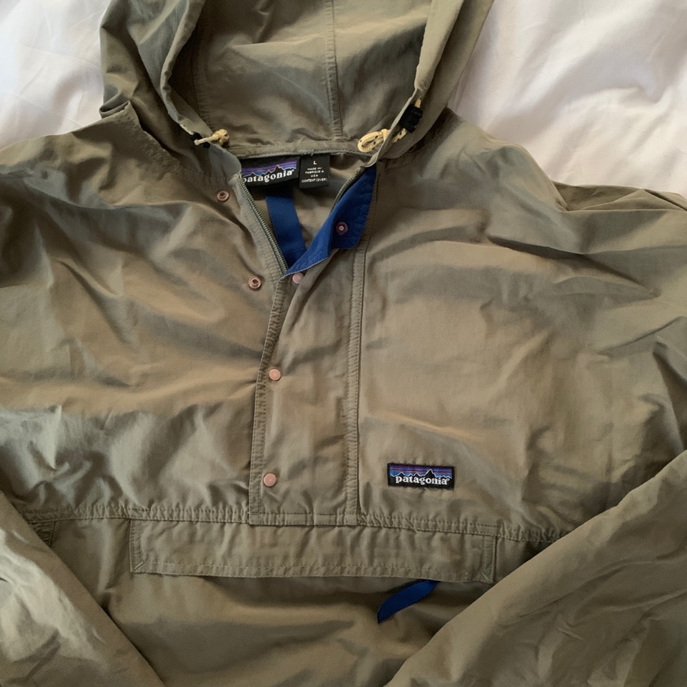 Patagonia hooded windbreaker